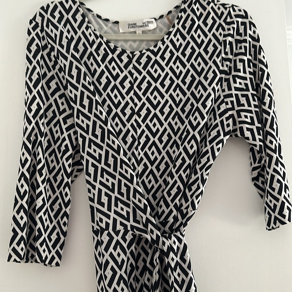 Diane Von Furstenberg Wrap Dress size Large - Picture 2 of 2